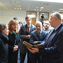 Visoka delegacija SR Njemačke u posjeti Gazi Husrev-begovoj biblioteci